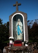 Pomník padlým Cajlanom v II.sv. vojne so sochou Panny Márie.jpg