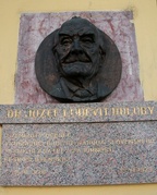 Busta J. Ľ. Holubyho  na rovnomennej ulici.jpg
