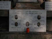 pomník 1. a 2. sv.tabuľa2.jpg