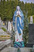 Socha Panny Márie  na cintoríne